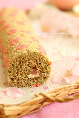 桜ロールケーキ_a0134594_17495682.jpg