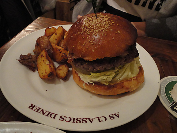 AS CLASSICS DINERでアボカドバーガー_e0230011_1014641.jpg