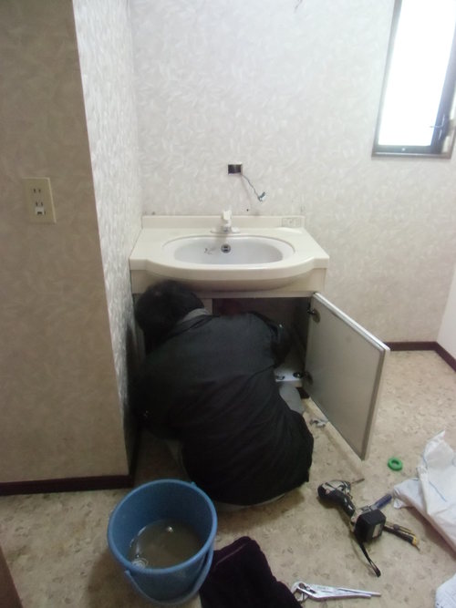 H様邸(廿日市市峠)トイレ・脱衣場暖房・洗面化粧台工事_d0125228_756186.jpg