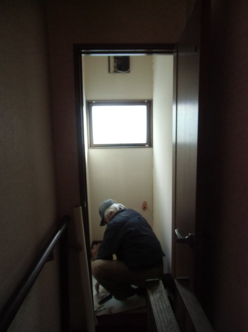 H様邸(廿日市市峠)トイレ・脱衣場暖房・洗面化粧台工事_d0125228_7574273.jpg
