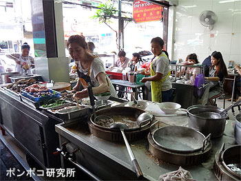 ร้านก๋วยจั๊บนายเอ็ก （ラーンクエイチャプ　ナーイエク）_e0073268_21352921.jpg