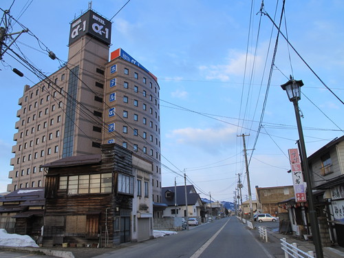 最上川河畔を散歩、３月２６日（春分・次候）桜始めて開く・・・１_c0075701_943238.jpg