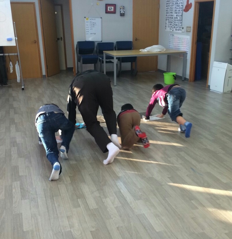 本日雑巾かけ大会。。。。。_f0065444_19493998.jpg