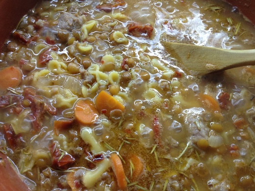 サルシッチャとレンズ豆のパスタスープ_a0136671_2384086.jpg