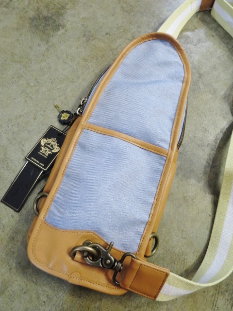出ました!★? 別注企画Orobianco ・・・ Light DENIM One Shoulder BODY BAG!♪!_d0152280_19114744.jpg