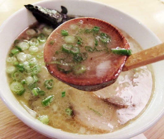 NYで人気の本場博多の豚骨ラーメン「秀ちゃんラーメン」 Hidechan Ramen _b0007805_22531664.jpg