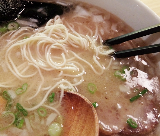 NYで人気の本場博多の豚骨ラーメン「秀ちゃんラーメン」 Hidechan Ramen _b0007805_2253377.jpg