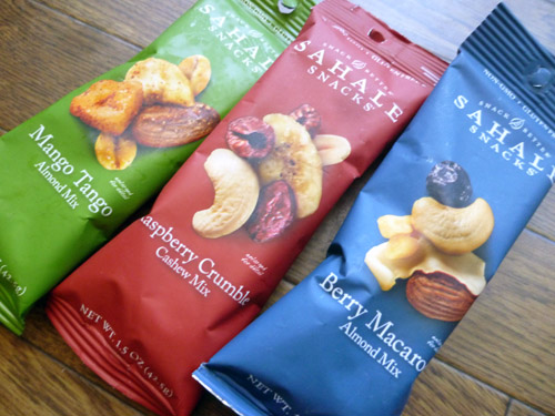 SAHALE SNACKS Berry Macaroon Almond Mix_c0152767_22234050.jpg
