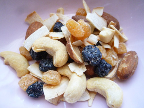 SAHALE SNACKS Berry Macaroon Almond Mix_c0152767_22242075.jpg