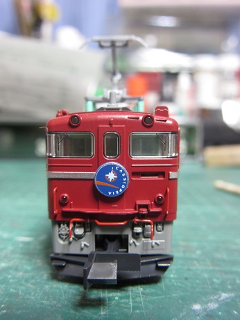 カトー・ED79（シングルアームパンタ） : 赤い電車は臼い線
