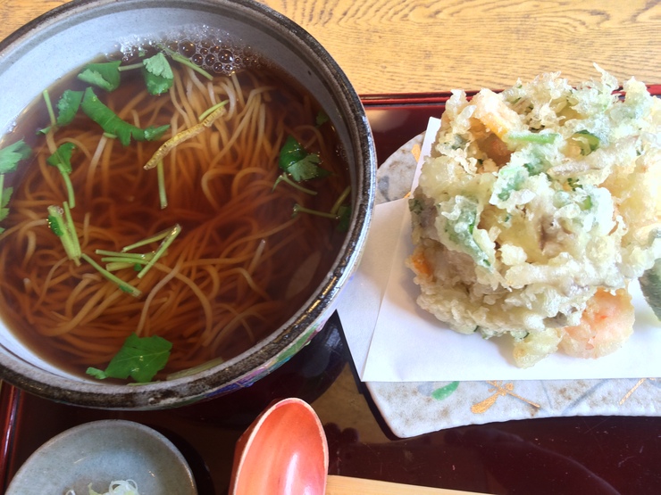 かき揚げ蕎麦やカツカレー 昔取ったきねづか