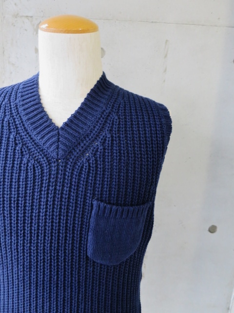 今時期に・・・これからの時期も・・・Cotton KNIT V-NECK VEST By Kato_d0152280_2223871.jpg