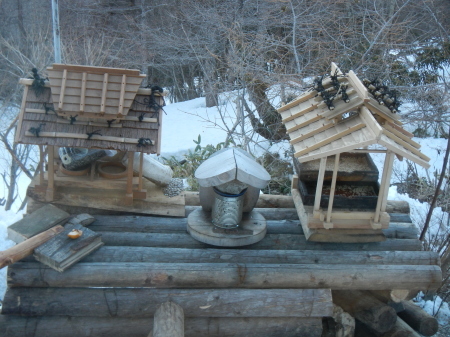 鳥の餌台_e0120896_07351453.jpg