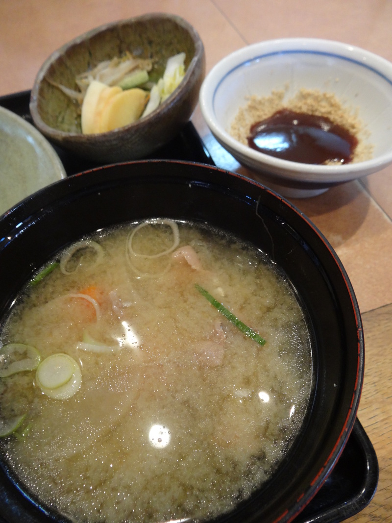 成田で美味しい鰤カツとロースカツの昼ご飯です。_c0225997_10225795.jpg