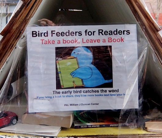 読書大好きニューヨーカー続報 Bird Feeders for Readers_b0007805_18224777.jpg