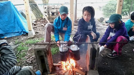 みんなで野外昼食づくり…_d0265607_12344037.jpg