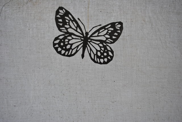 蝶の切り紙 糸巻きパレットガーデン