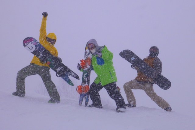 【滑走レポ　2015.3.24】 3月下旬の大雪　1ロマ運行だけど楽しんじゃいます！＠かぐら_e0037849_1757289.jpg