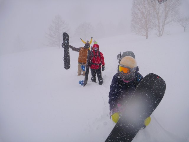 【滑走レポ　2015.3.24】 3月下旬の大雪　1ロマ運行だけど楽しんじゃいます！＠かぐら_e0037849_1820100.jpg