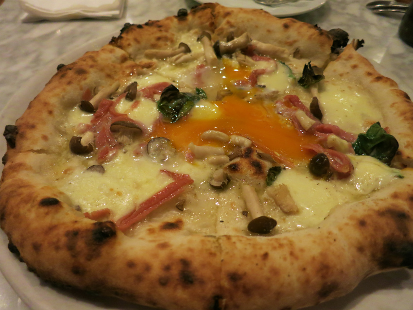 新宿 『PIZZERIA　CAPOLI（ピッツェリア　カポリ）』_e0208058_673912.jpg