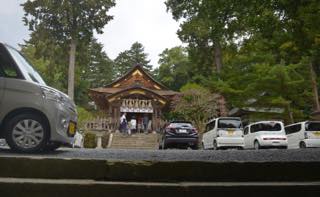 今日は字倍神社も大忙し.......車のおはらいに来られた..._b0194185_1701084.jpg