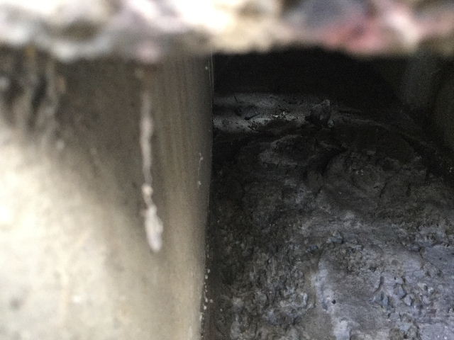 賃貸3か所と新築物件の側溝掃除と塗装と仕入れと・・・_f0031037_1838037.jpg