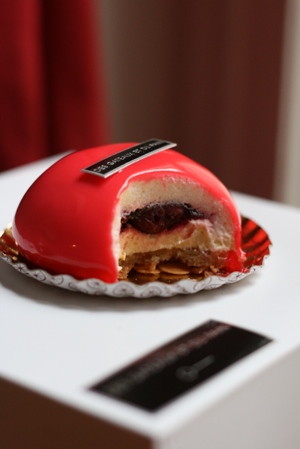 Paris 私のお気に入り ~パティスリー編~ 「des GATEAUX et du PAIN」_c0138180_20393574.jpg