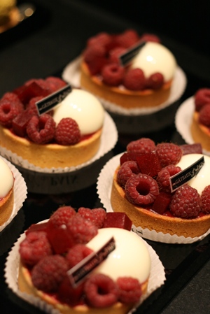Paris 私のお気に入り ~パティスリー編~ 「des GATEAUX et du PAIN」_c0138180_20434542.jpg