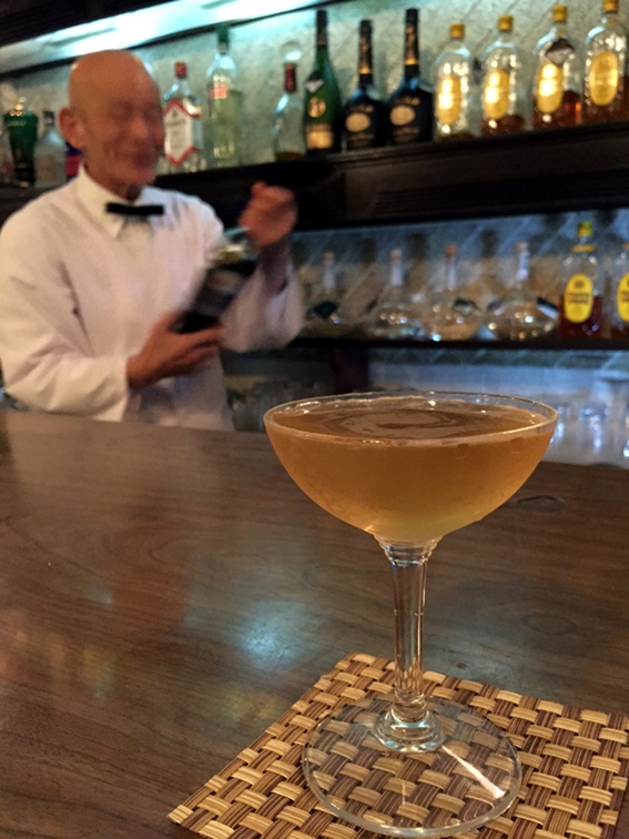 洋酒スナック「ニューエデン」_b0118001_8295653.jpg