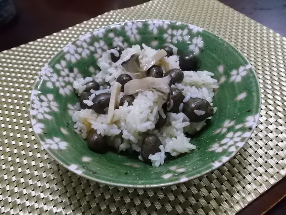 むかごご飯_f0019498_13343100.jpg