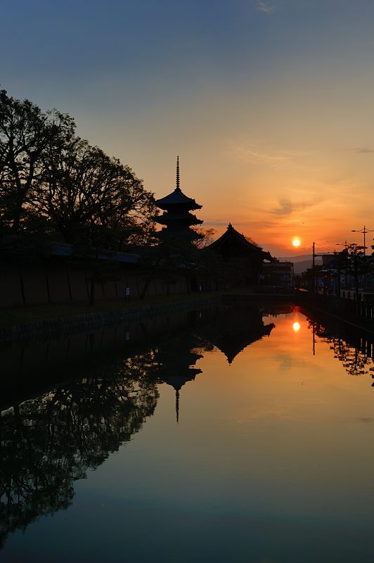 朝焼け東寺_f0032011_21251375.jpg