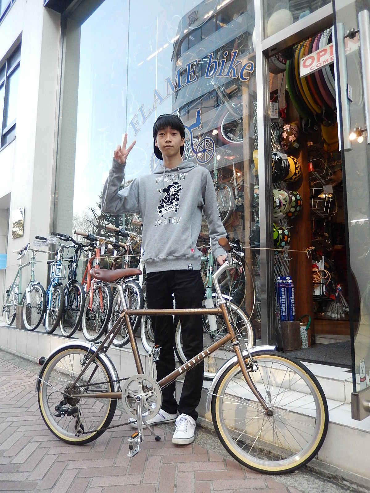 4月2日　渋谷　原宿　の自転車屋　FLAME bike前です_e0188759_15515628.jpg