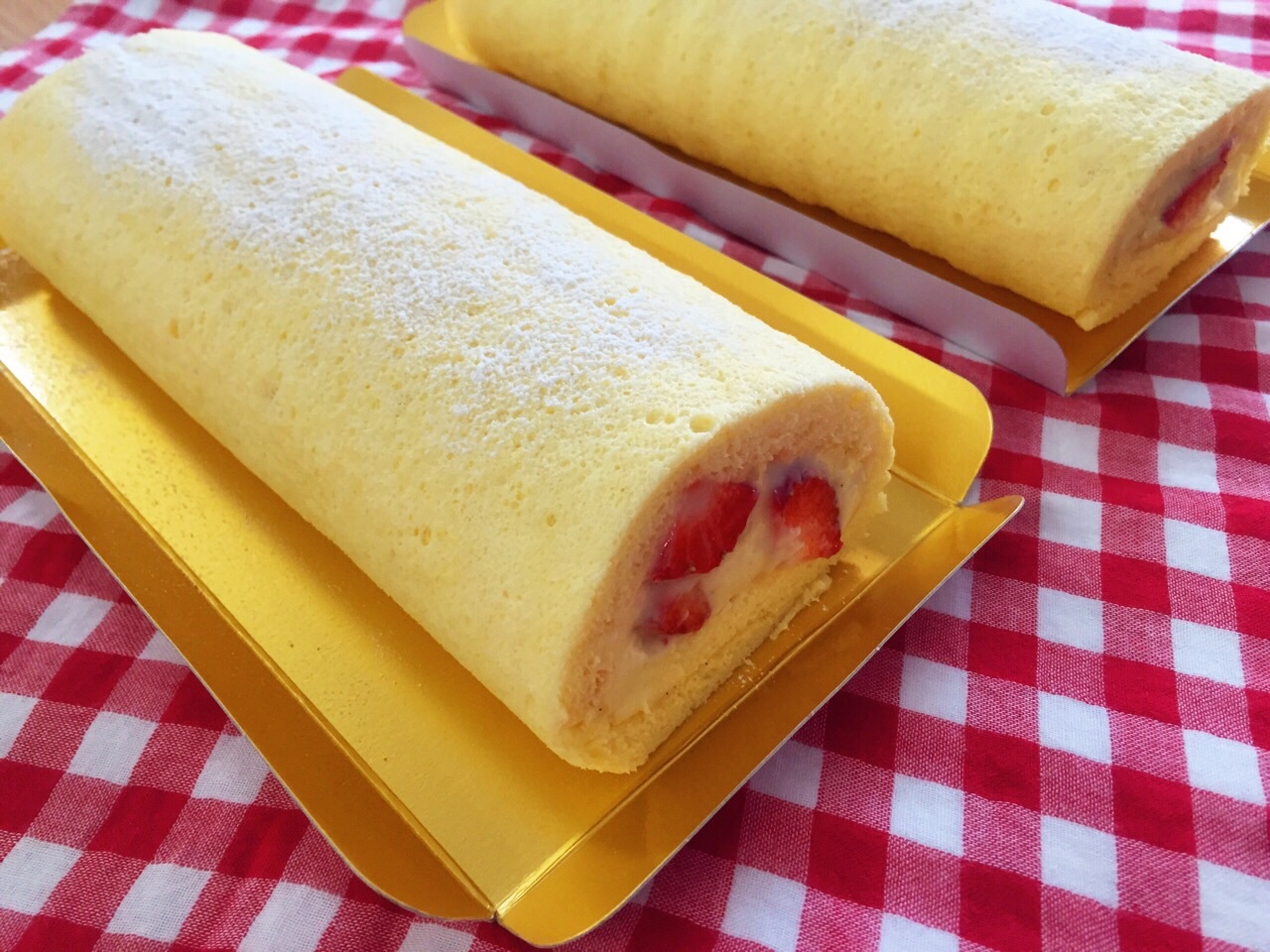 いちごのスフレロールケーキレッスン 滋賀県愛荘町パンとお菓子とアイシングクッキーの教室chaleurの日記 シナモンカフェ