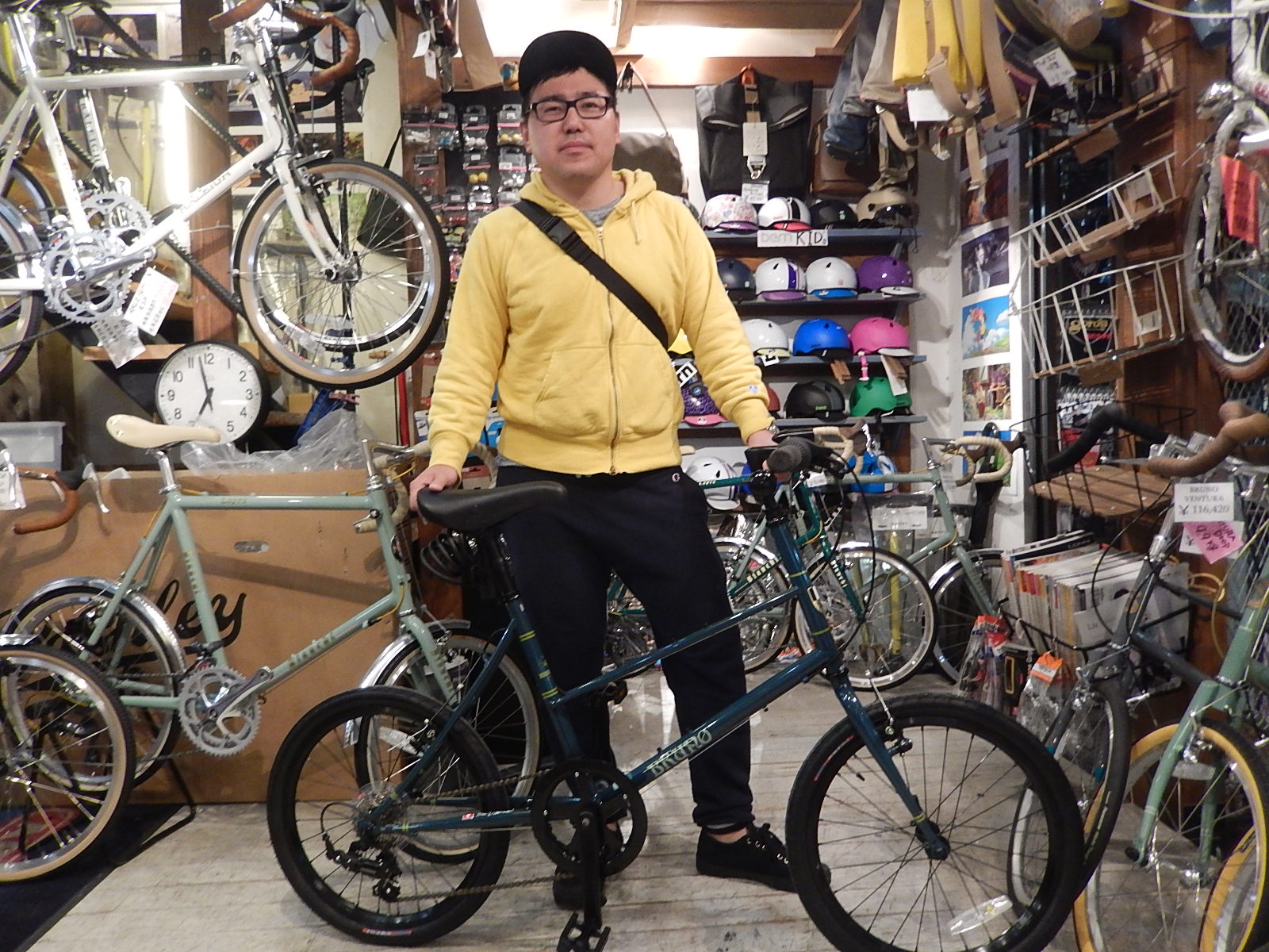 4月3日 渋谷 原宿 の自転車屋 FLAME bike前です_e0188759_131047100.jpg