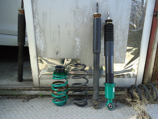 スイフトスポーツ車高調キット取付(TEIN STREET FLEX) : 燃やせ