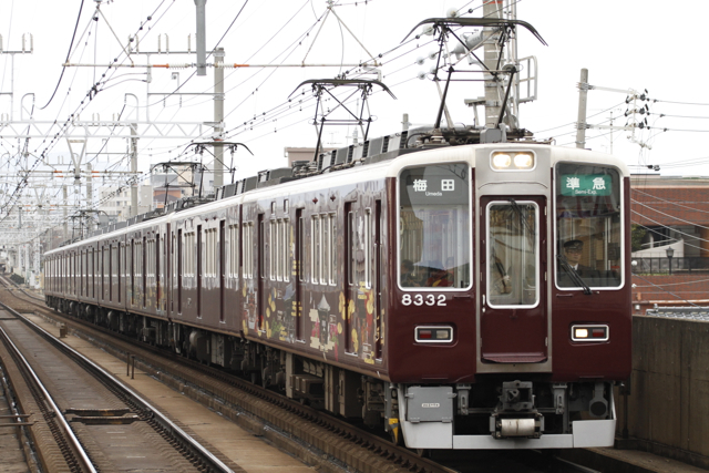 阪急京都線のラッピング列車は「古都」_a0259082_23300887.jpg