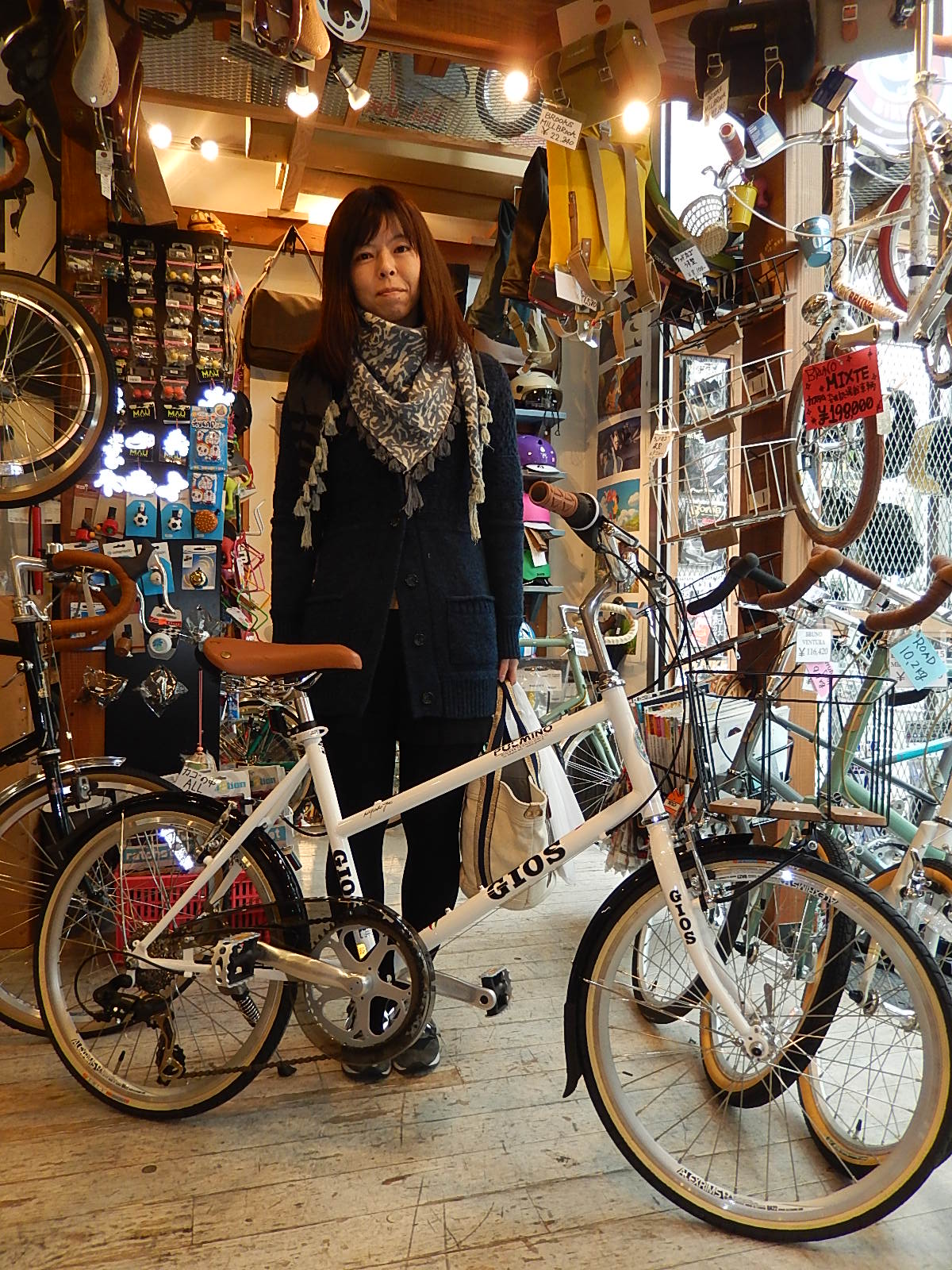 4月5日 渋谷 原宿 の自転車屋 FLAME bike前です_e0188759_1844476.jpg