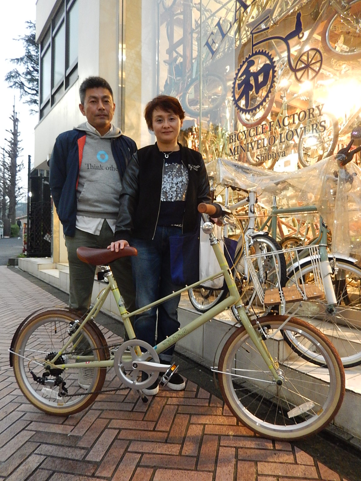 4月5日　渋谷　原宿　の自転車屋　FLAME bike前です_e0188759_18484142.jpg