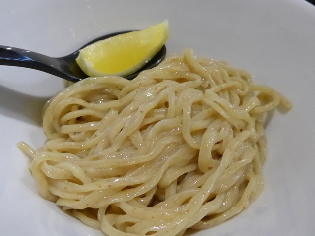 池袋「GAGANA RAMEN ガガナラーメン」へ行く。_f0232060_14355114.jpg