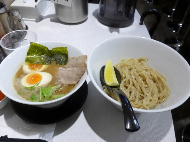 池袋「GAGANA RAMEN ガガナラーメン」へ行く。_f0232060_1462588.jpg