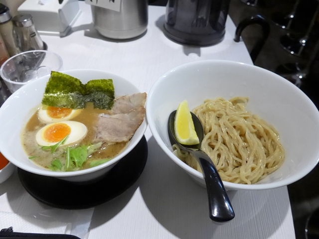 池袋「GAGANA RAMEN　ガガナラーメン」へ行く。_f0232060_1462588.jpg