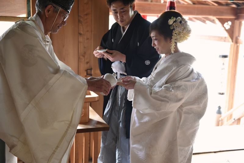 雨の和装ロケーション撮影・白無垢で桜と菜の花、色打掛で苔の絨毯15.4.6_c0324376_20105143.jpg