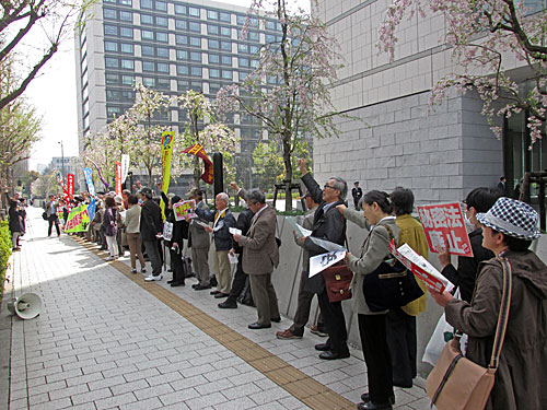 秘密保護法・原発・辺野古基地建設に粛々と抗議_a0188487_1424521.jpg