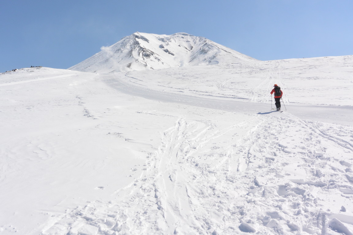 2015年4月　「北海道のてっぺんから滑り降りる、大雪旭岳」\"Ski from the top of Hokkaido\"_c0219616_1621667.jpg