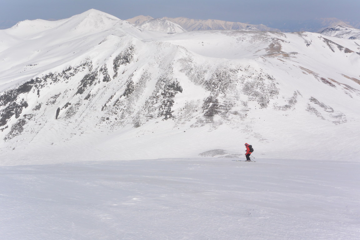 2015年4月　「北海道のてっぺんから滑り降りる、大雪旭岳」\"Ski from the top of Hokkaido\"_c0219616_16323726.jpg