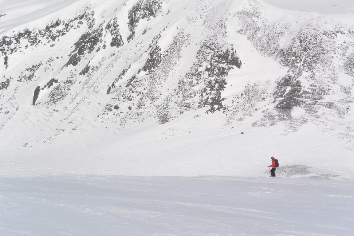 2015年4月 「北海道のてっぺんから滑り降りる、大雪旭岳」\"Ski from the top of Hokkaido\"_c0219616_16325992.jpg
