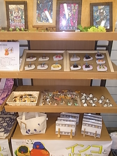 東急ハンズ江坂店「インコとどうぶつ展」全体の様子_d0322493_323155.jpg