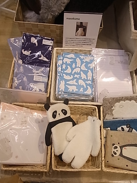東急ハンズ江坂店「インコとどうぶつ展」全体の様子_d0322493_34594.jpg