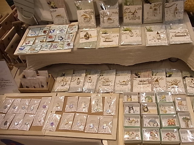 東急ハンズ江坂店「インコとどうぶつ展」全体の様子_d0322493_355424.jpg