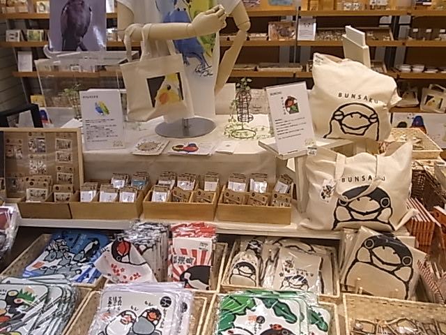 東急ハンズ江坂店「インコとどうぶつ展」全体の様子_d0322493_36297.jpg